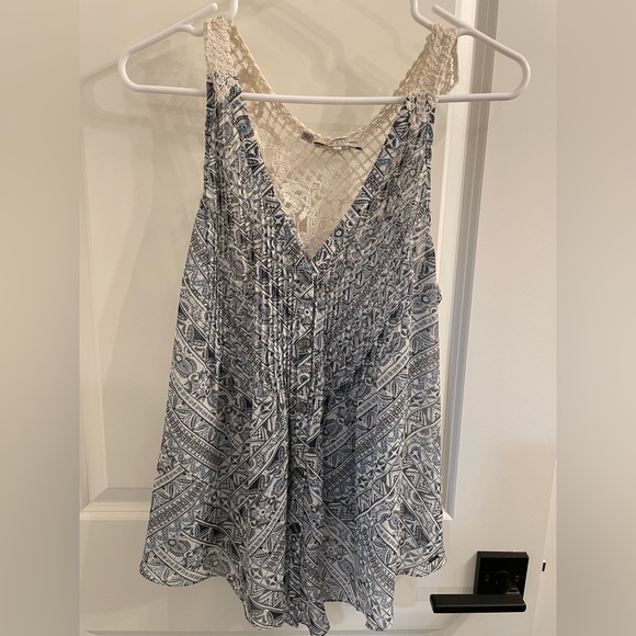 Guess Lace Blue Pattern Top - Picture 1 of 2